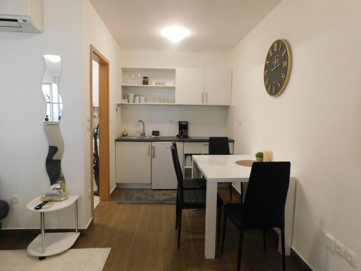 Modern Center Studio Under The Castle V Apartment Ljubljana Ngoại thất bức ảnh