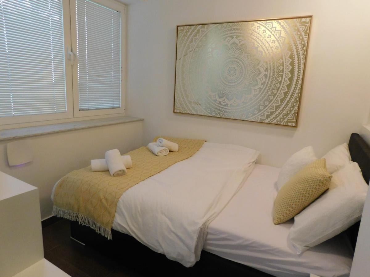 Modern Center Studio Under The Castle V Apartment Ljubljana Ngoại thất bức ảnh